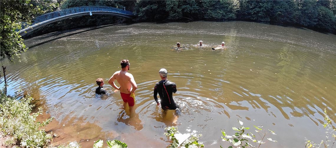 Bei Freiwasserschwimmkursen machen die Ausbilder der Deutschen Lebensrettungs-Gesellschaft (DLRG) in Mühlacker auf die besonderen Tücken in der Enz aufmerksam.Archiv