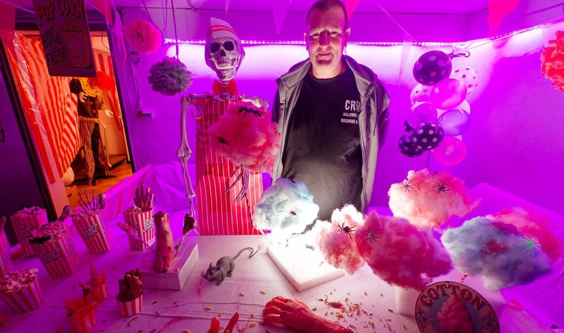 Bei Halloween-Fan Sven Wagner findet jeder das passende Leichenteil.