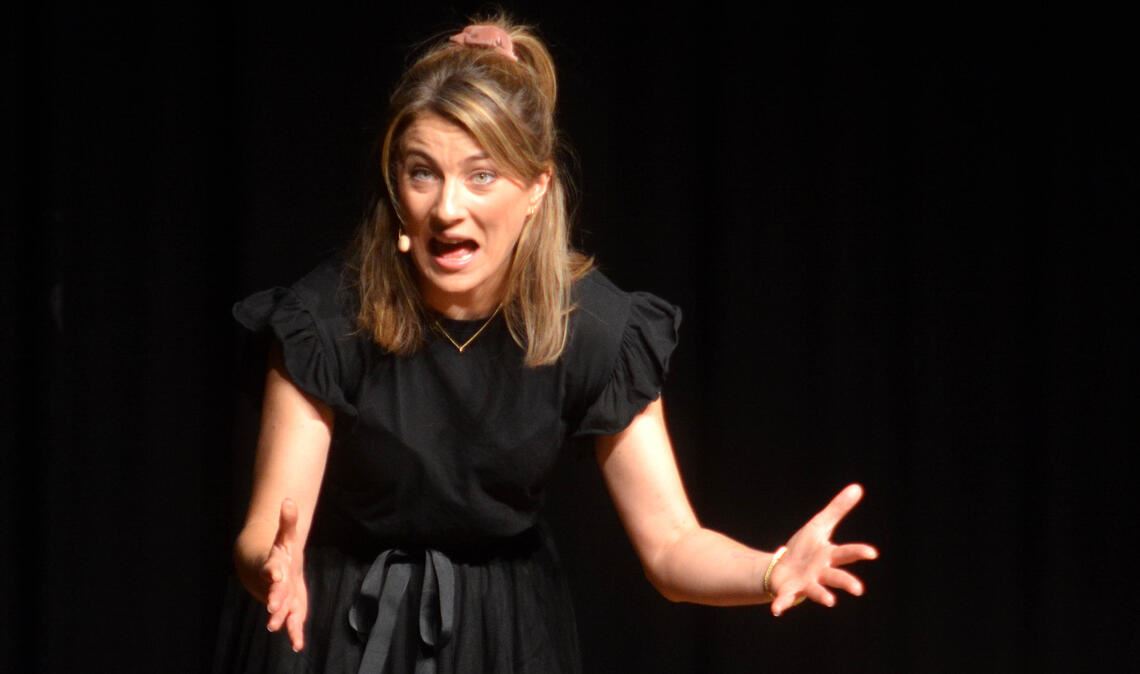 Psychologin trifft mit Kabarettprogramm ins Schwarze Bei Kathi Wolf gibt es Kabarettist aus der feministische Perspektive.Foto: eld
