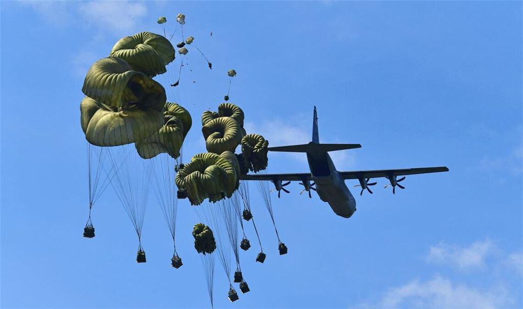 Bei Übungen der US Air Force – wie hier am 17. Mai 2022 im italienischen Pordenone – sieht alles ganz einfach aus. Doch ein Einsatz von US-Luftlandetruppen unter Kriegsbedingungen im Persischen Golf ist ein ganz anderes Kaliber.