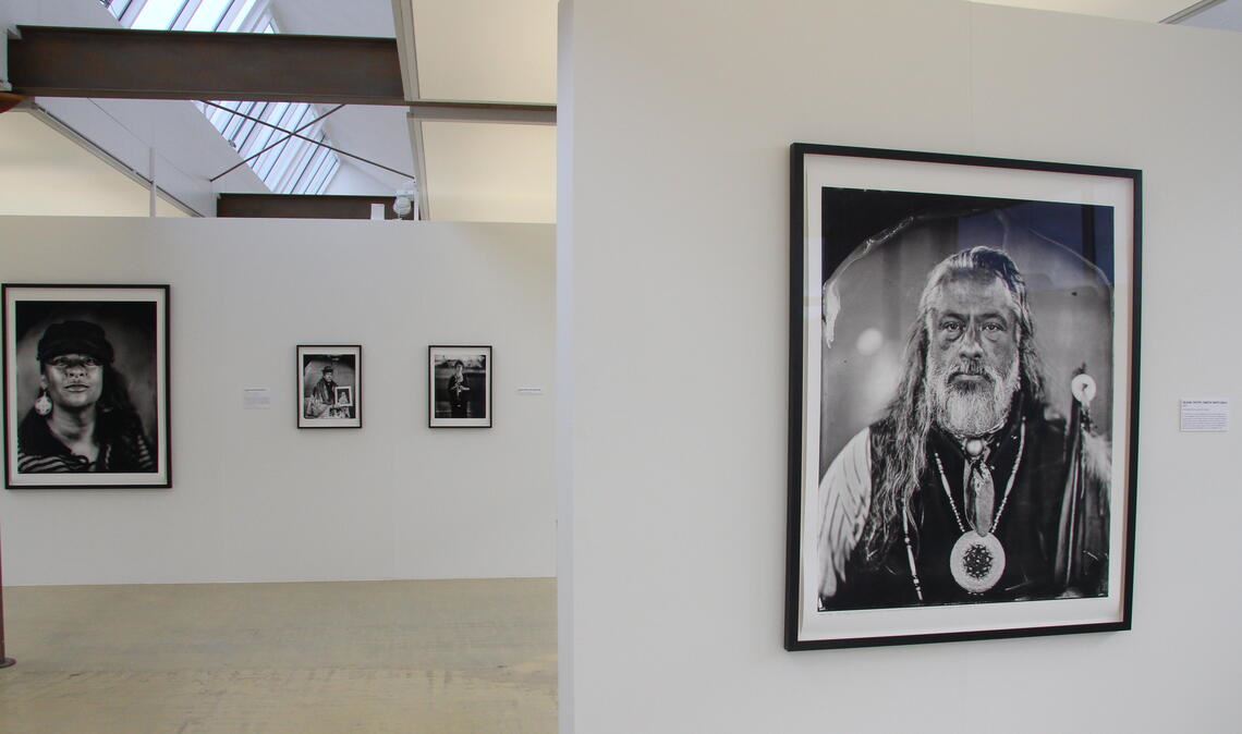 Bei Will Wilson stellen sich die Porträtierten selbst dar, anstatt nach dem Vorbild einer vagen „weißen“ Vorstellung inszeniert zu werden. Fotos: Banholzer