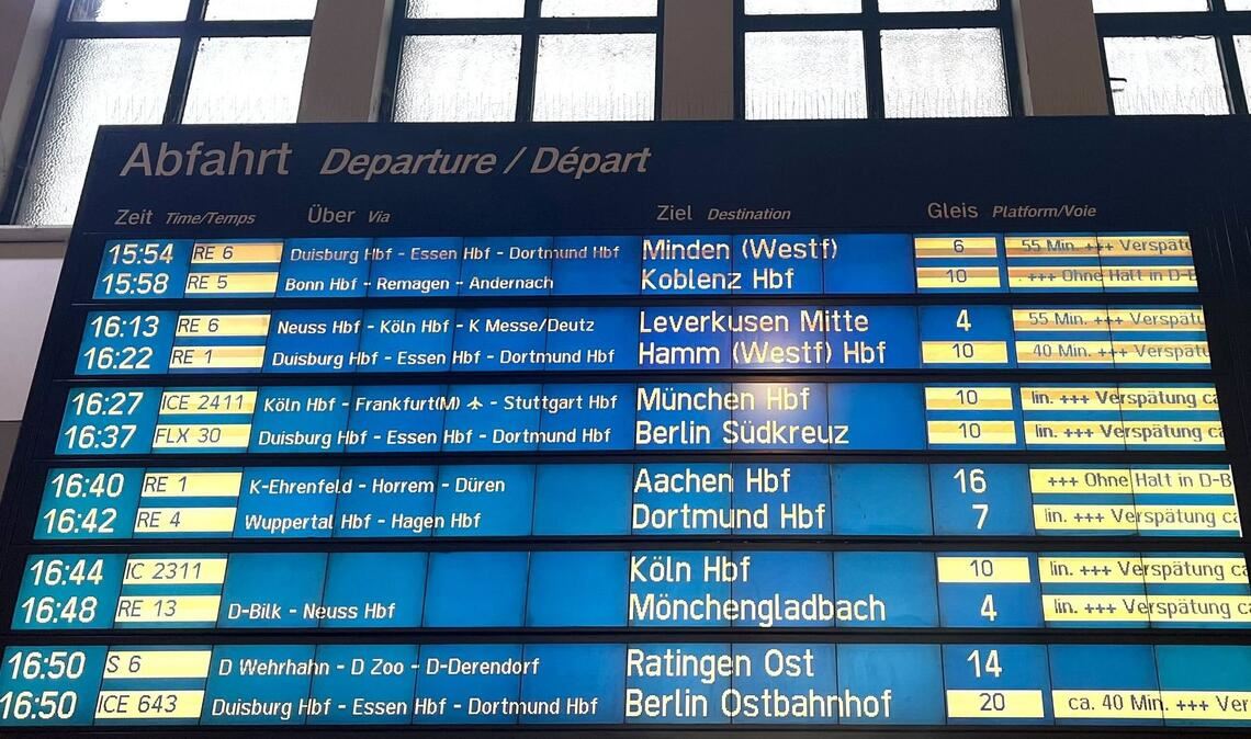 Bei Zugausfällen und Verspätungen haben Fahrgäste der Bahn Anspruch auf Entschädigung. 2025 war es erneut ein dreistelliger Millionenbetrag. (Archivbild)