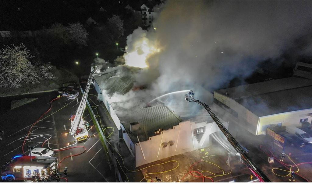 Bei dem Brand in Kehl  am frühen Sonntagmorgen hatten sich 750 Menschen aus der Halle selbst in Sicherheit bringen können.