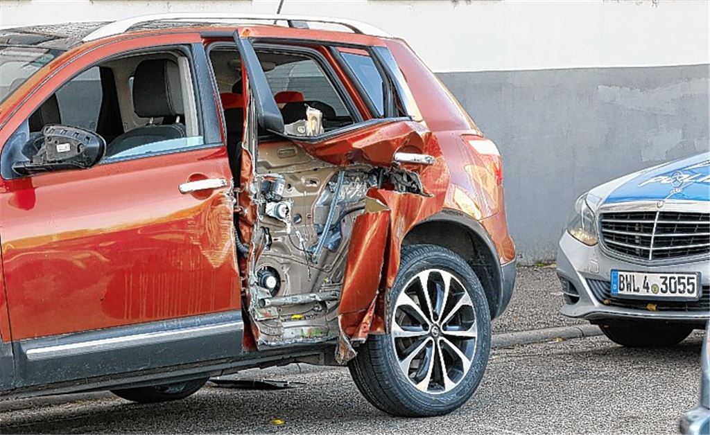 Unfall: Beifahrerin erleidet Schock
