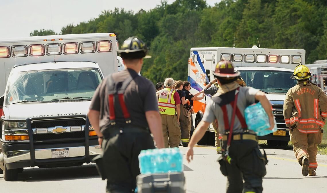 Mehrere Tote bei Busunfall in New York Bei dem Unfall sollen mehrere Menschen gestorben sein.