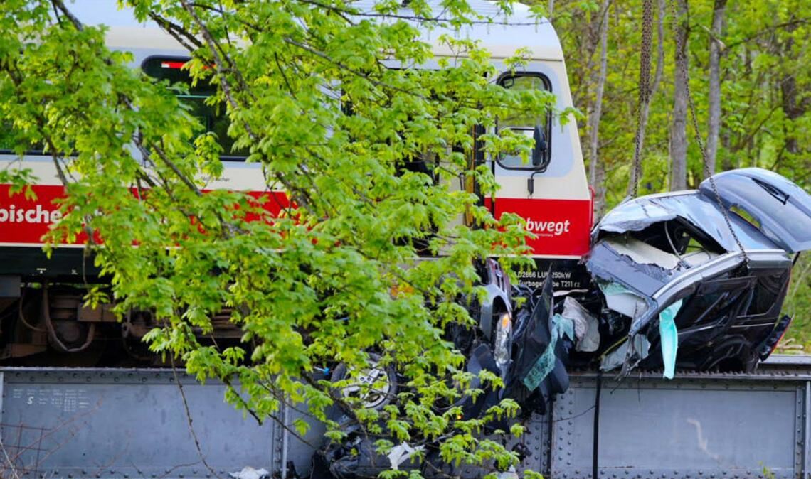 Bei dem Zusammenstoß wurde der Autofahrer schwer verletzt.