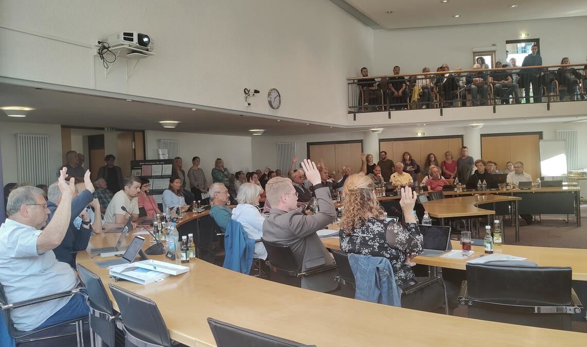 Bei den Abstimmungen zum Bau einer weiteren Flüchtlingsunterkunft zeigt sich im Mühlacker Gemeinderat ein sehr gespaltenes Meinungsbild. Foto: Deeg