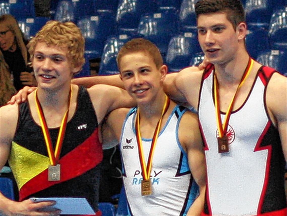 Bei den Deutschen Meisterschaften in Mannheim ist Vinzenz Haug aus Mühlacker (Mitte, hier bei der Siegerehrung für den DM-Mehrkampftitel der U19) noch auf den Zug zum EYOF aufgesprungen. Foto: privat