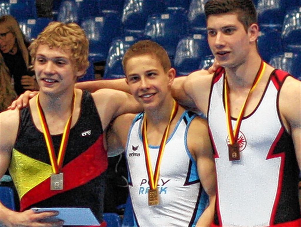 Bei den Deutschen Meisterschaften in Mannheim ist Vinzenz Haug aus Mühlacker (Mitte, hier bei der Siegerehrung für den DM-Mehrkampftitel der U19) noch auf den Zug zum EYOF aufgesprungen. Foto: privat