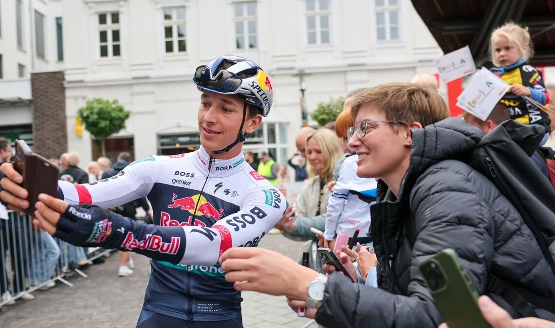 Bei den Fans im Mittelpunkt: Florian Lipowitz