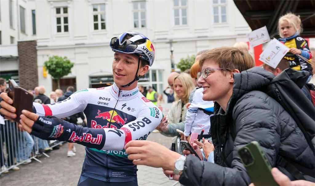Bei den Fans im Mittelpunkt: Florian Lipowitz