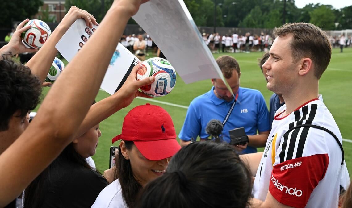 Bei den Fans ist Manuel Neuer sehr beliebt.