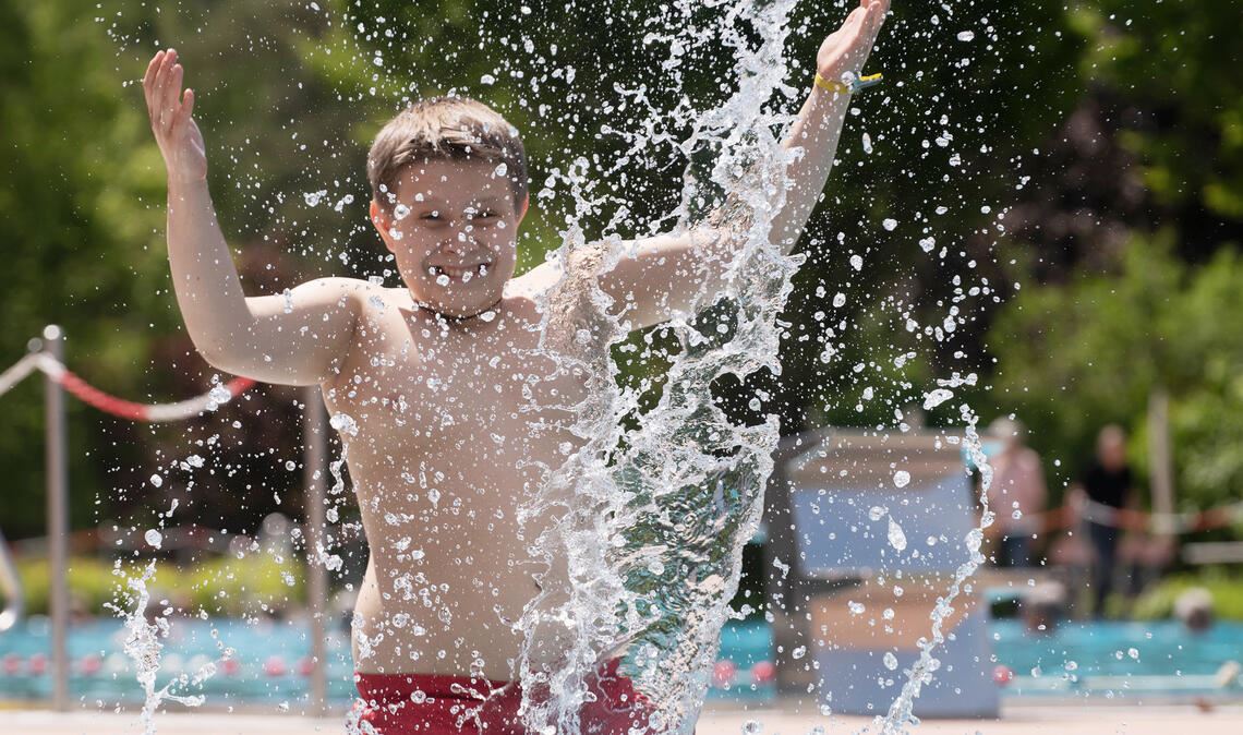 Bei den Freunden des Freibads steigt mit den frühlingshaften Temperaturen auch die Freude auf den Saisonstart im Mai. Foto: Archiv