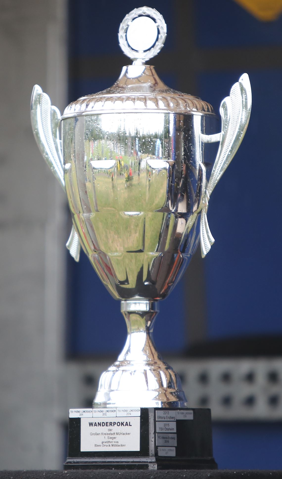 Bei den Fußballvereinen eine begehrte Trophäe: der Mühlacker Stadtpokal.Archivfoto: Huber