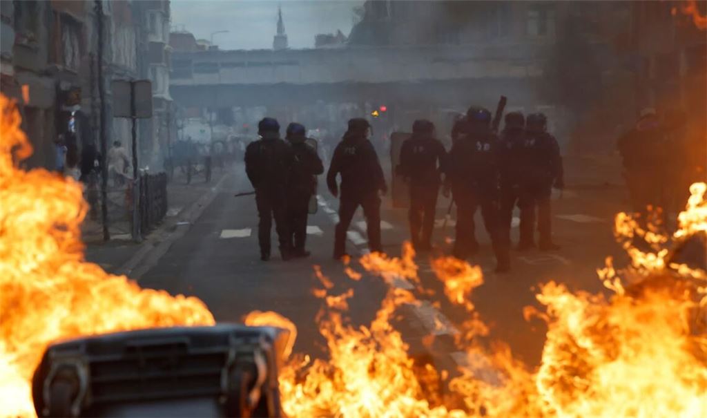 Bei den Schulprotesten in Frankreich sind zahlreiche Menschen festgenommen worden.