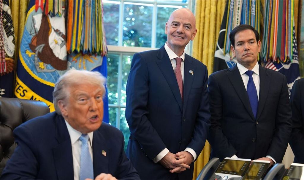 Bei den Ticketpreisen für die Fußball-WM kommt selbst Donald Trump ins Staunen. (Archivbild)