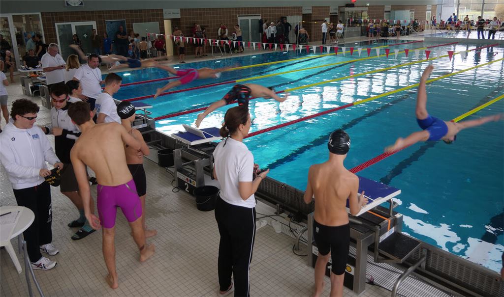 Bei den ersten Meisterschaften im Para-Schwimmen im Mühlacker Hallenbad sind rund 120 Schwimmerinnen und Schwimmer am Start. 
