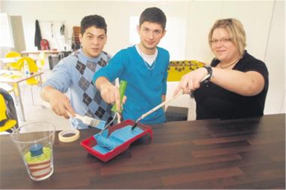 Bei der Arbeit: Jugendsozialarbeiterin Nathalie Pavan mit Jugendlichen. Foto: Fotomoment