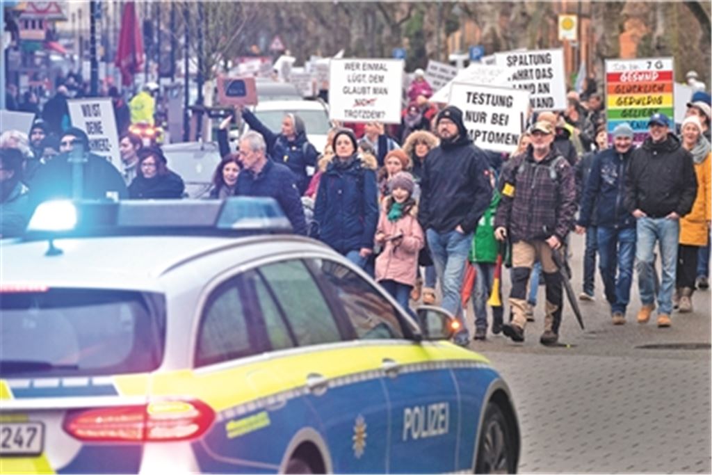 Bei der Demonstration von Impfgegnern gilt in Mühlacker am Samstag Maskenpflicht. Im Bild ist eine ähnliche Veranstaltung Ende vorigen Jahres zu sehen. Foto: Archiv (vh)