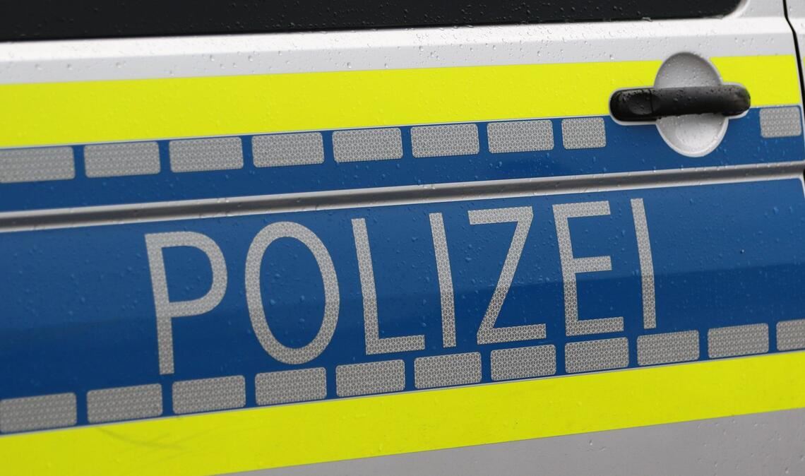 Bei der Durchsuchung von 30 Wohnungen in mehreren Landkreisen bei München hat die Polizei drei Kinder-Sexpuppen sowie weiteres Material sicher (Symbolfoto).