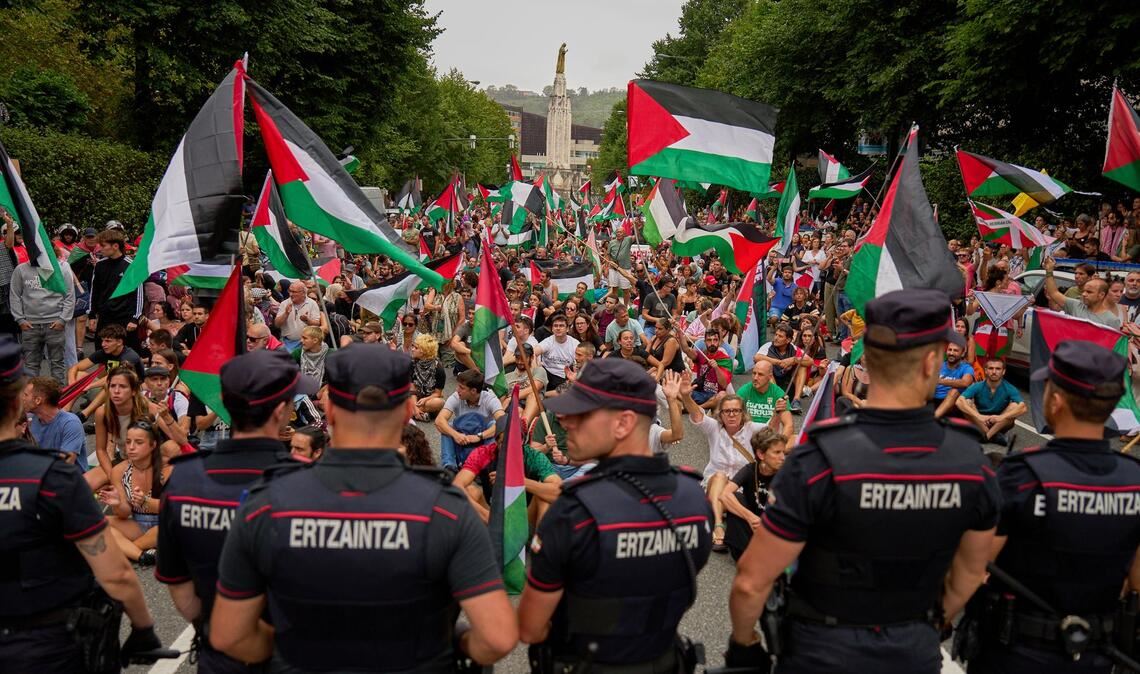 Bei der Etappe in Bilbao ist es aufgrund der Pro-Palästina-Proteste zu einem Eklat gekommen.