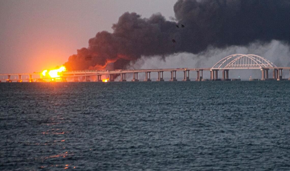 Bei der Explosion wurde die Brücke zur Krim schwer beschädigt. (Archivbild)
