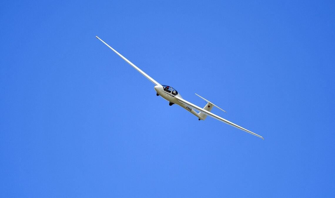 Bei der Landung ist ein Segelflugzeug  im Bodenseekreis verunglückt (Symbolbild).