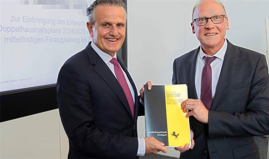 Bei der Präsentation des laufenden Haushalts zeigten OB Nopper und Bürgermeister Fuhrmann (rechts) freundliche Mienen. Inzwischen ist die Lage ernst.