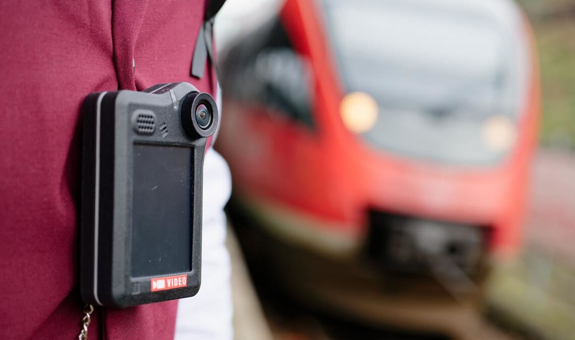 Bei der Verkehrsministerkonferenz in Lindau am Bodensee steht das Thema Sicherheit für Bahnbeschäftigte auf der Agenda. (Symbolbild)