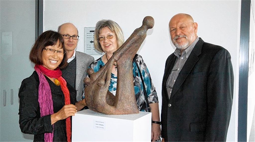 Bei der Vernissage der Ausstellung im Illinger Seniorenzentrum St. Clara: die Künstler Chong-Im Neukamm (v. li.), Paul Revellio, Angelika Mollner und Manfred Alex-Lambrinus.