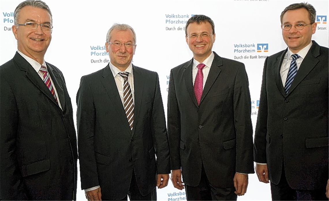 Bei der Volksbank Pforzheim blickt man einmal mehr auf eine erfolgreiche Entwicklung im zurückliegenden Geschäftsjahr zurück. Die Vorstände Jürgen Zachmann, Fritz Schäfer, Frank Bischoff und René Baum (v. li.) kündigen ihren Mitgliedern erneut eine 5,1-prozentige Dividende an. Foto: Kollros