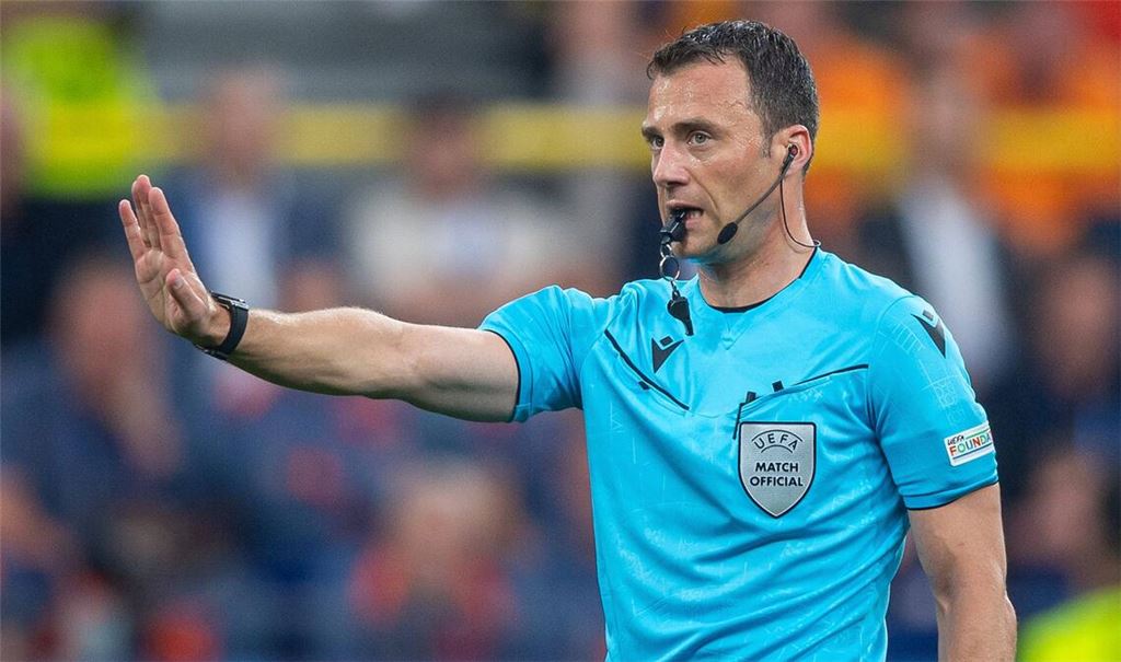 Bei der WM 2022 in Katar war Zwayer nicht im Einsatz, dafür nominierte ihn die UEFA für die EM 2024 in Deutschland (Archivbild).