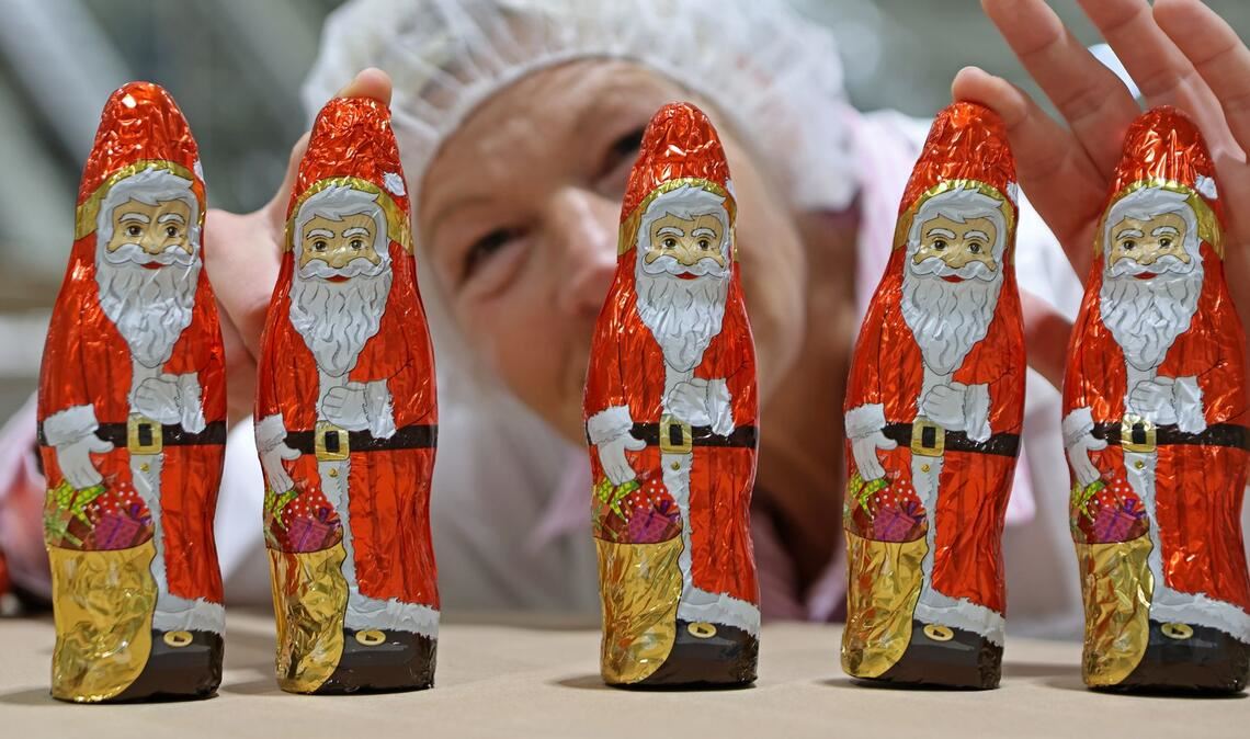 Bei der Wergona Schokoladen GmbH in Wernigerode sind die Vorbereitungen auf das Weihnachtsgeschäft in vollem Gange.