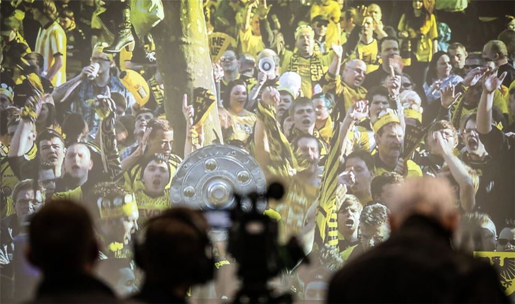 Bei der bisher letzten Meisterfeier der Borussia im Jahr 2012 feierten  mehr als 400 000 Besucher in der Stadt.