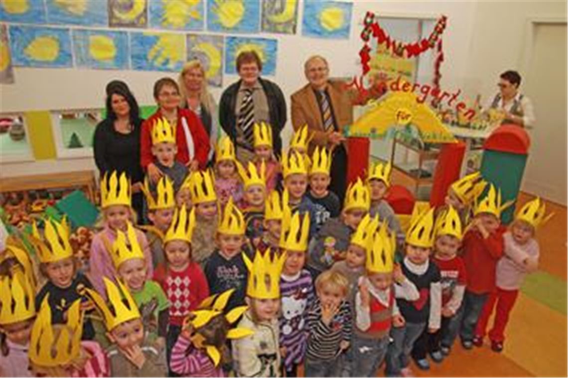 Bei der offiziellen Taufe des Kindergartens Sonnenschein in Serres im November 2010 herrschte noch eitel Sonnenschein. Inzwischen trüben allerdings die Erhöhungen der Kindergartengebühren das Klima.  
Archivfoto: Disselhoff