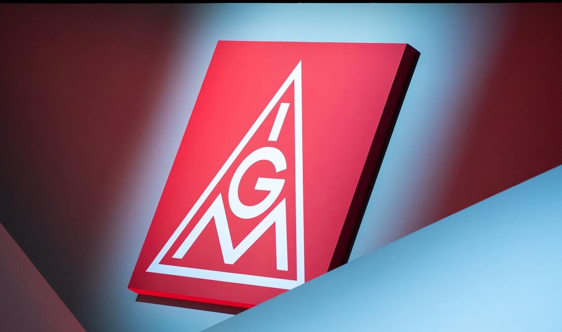 Bei drei Vierteln der Betriebe im Freistaat wird laut einer Umfrage der IG Metall unter Betriebsräten binnen eines Jahres die Zahl der Beschäftigten sinken. (Symbolbild)