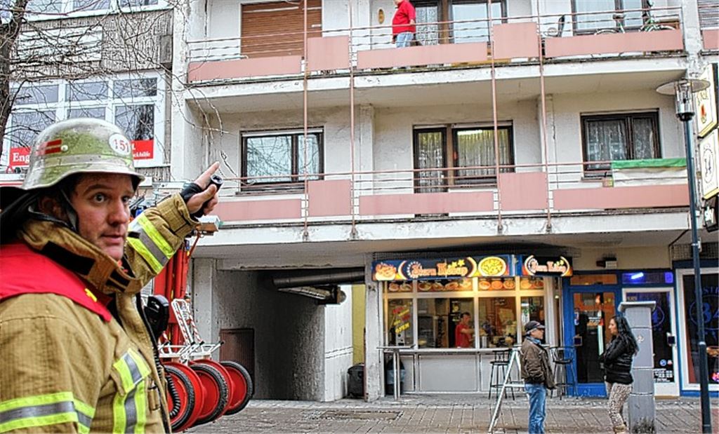 Bei einem Alarm in einem Mehrfamilienhaus geht die Feuerwehr vom Schlimmsten aus. Foto: Recken