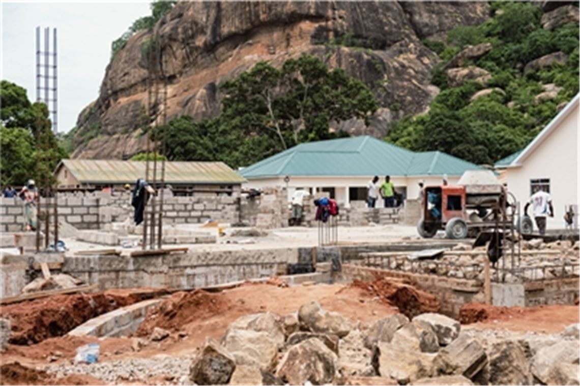 „Der Kontakt ist nie abgebrochen“ Bei einem Besuch im März hat sich Angela Gewiese von umfangreichen Bauarbeiten überzeugen können. Foto: Melissa Gewiese