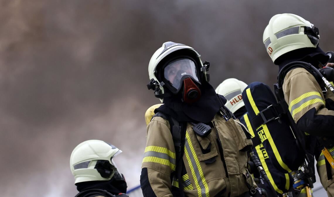 Scheune in Flammen – drei Pferde gerettet Bei einem Brand auf einem Bauernhof in Künzelsau entstand ein Millionenschaden. (Symbolbild)