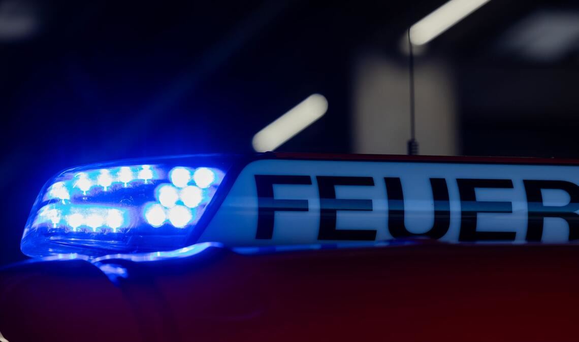 Bei einem Brand in einem Mehrfamilienhaus in Bamberg sind mehrere Menschen verletzt worden (Symbolbild).
