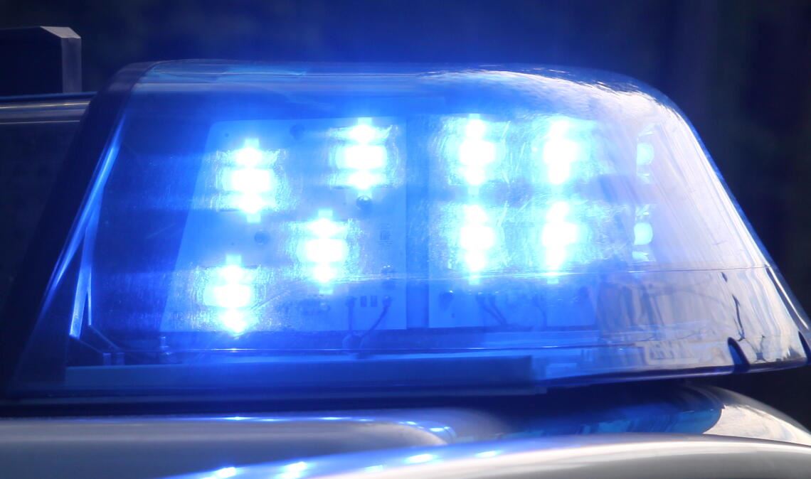 Polizist bei Einsatz gegen gewalttätigen Ehemann verletzt Bei einem Einsatz wegen häuslicher Gewalt im Kreis Calw ist am Sonntag neben einer Mutter von zwei kleinen Kindern auch ein Polizist durch den Ehemann verletzt worden. Symbolfoto: Archiv