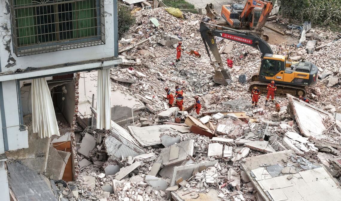 Bei einem Erdbeben in Südchina sind mindestens drei Menschen ums Leben gekommen.