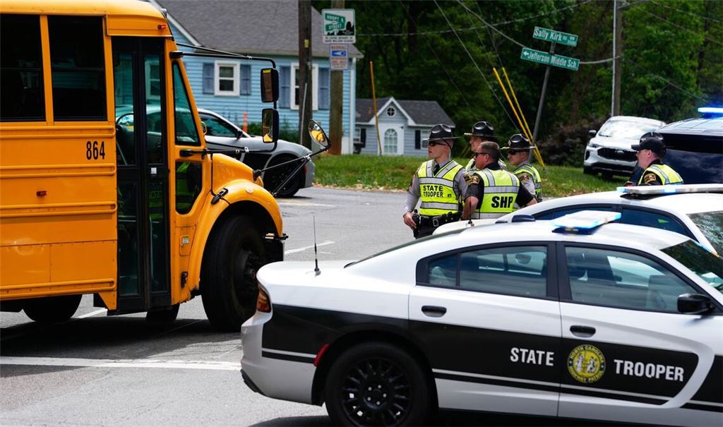 Bei einem Schusswechsel in einem Park in North Carolina sind zwei Jugendliche getötet und fünf weitere verletzt worden.