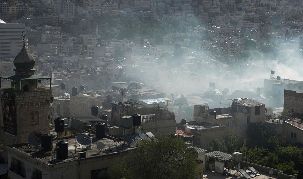 Bei einem israelischen Militäreinsatz im besetzten Westjordanland sind militante Palästinenser getötet worden. Hier steigt Rauch während einer Razzia israelischer Sicherheitskräfte in der besetzten Stadt Nablus Anfang des Monats auf.