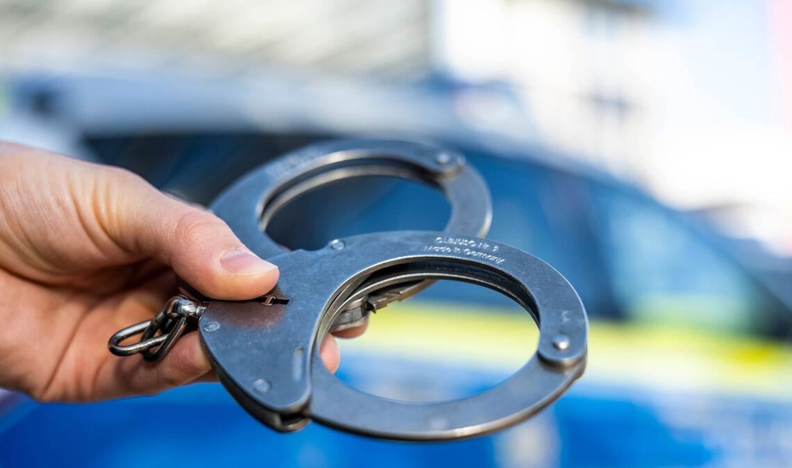 Bei einer Kontrolle wurde der Mann festgenommen. (Symbolbild)