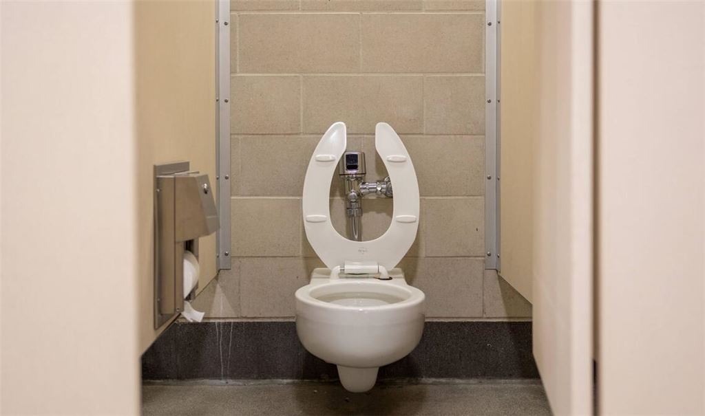 Bei einer Magen-Darm-Infektion sollte eine Toilette besser immer schnell verfügbar sein.