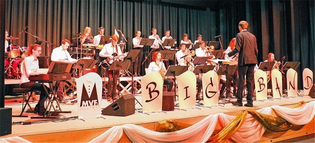 Mit locker-jazzigen Rhythmen durch den Abend