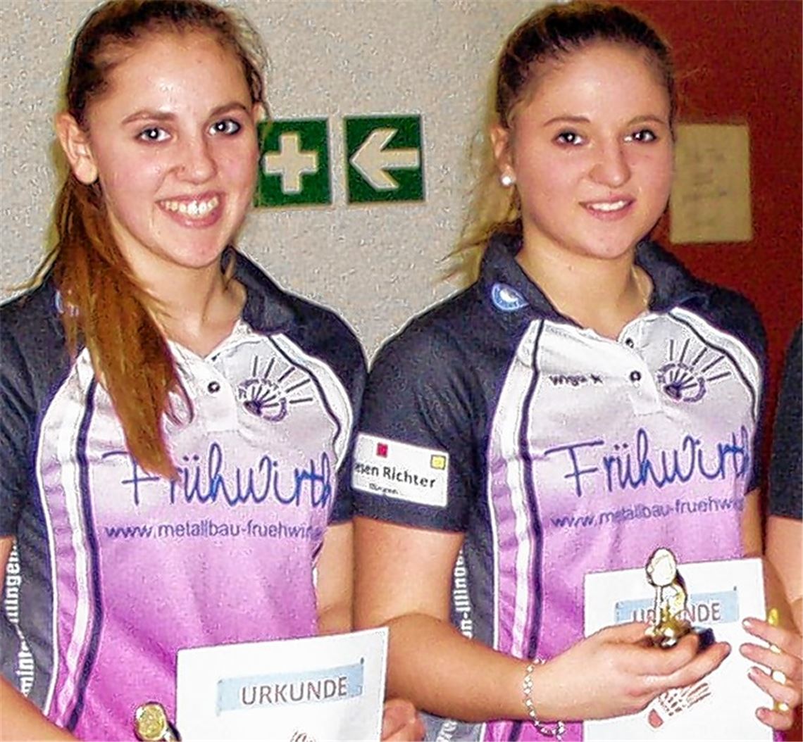 Bei jedem Start auf dem Siegerposest: Klara (li.) und Valentina Skrbin.