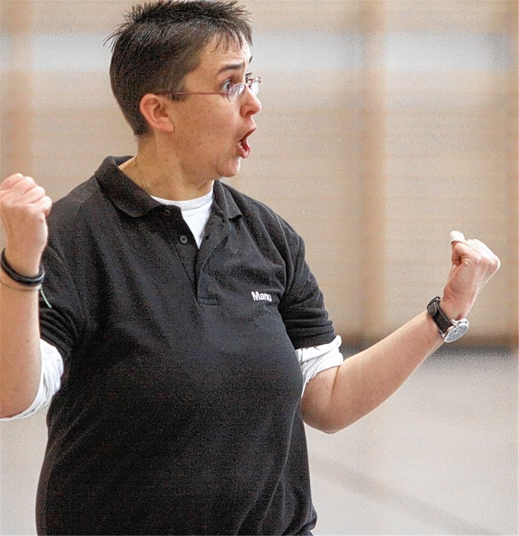 Bei jedem Treffer ihres Teams ballt die Wiernsheimer Trainerin Manuela Schrenk euphorisch die Fäuste und dreht Pirouetten.