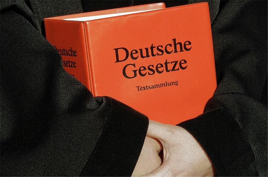 Bei kleineren Vergehen können Ersttäter auf Einstellung des Verfahrens gegen eine Zahlungsauflage hoffen. Staatsanwaltschaft und Gericht müssen jedoch zustimmen.